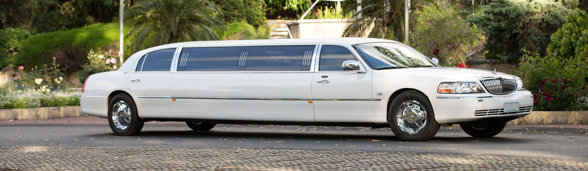 Lincoln-Limo for Airport Services